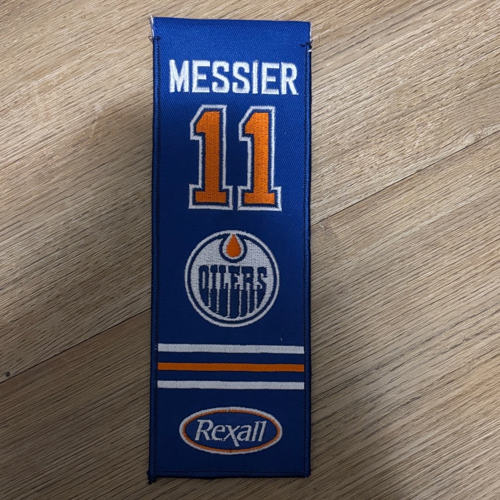 Blue Edmonton Oilers Mark Messier Banner